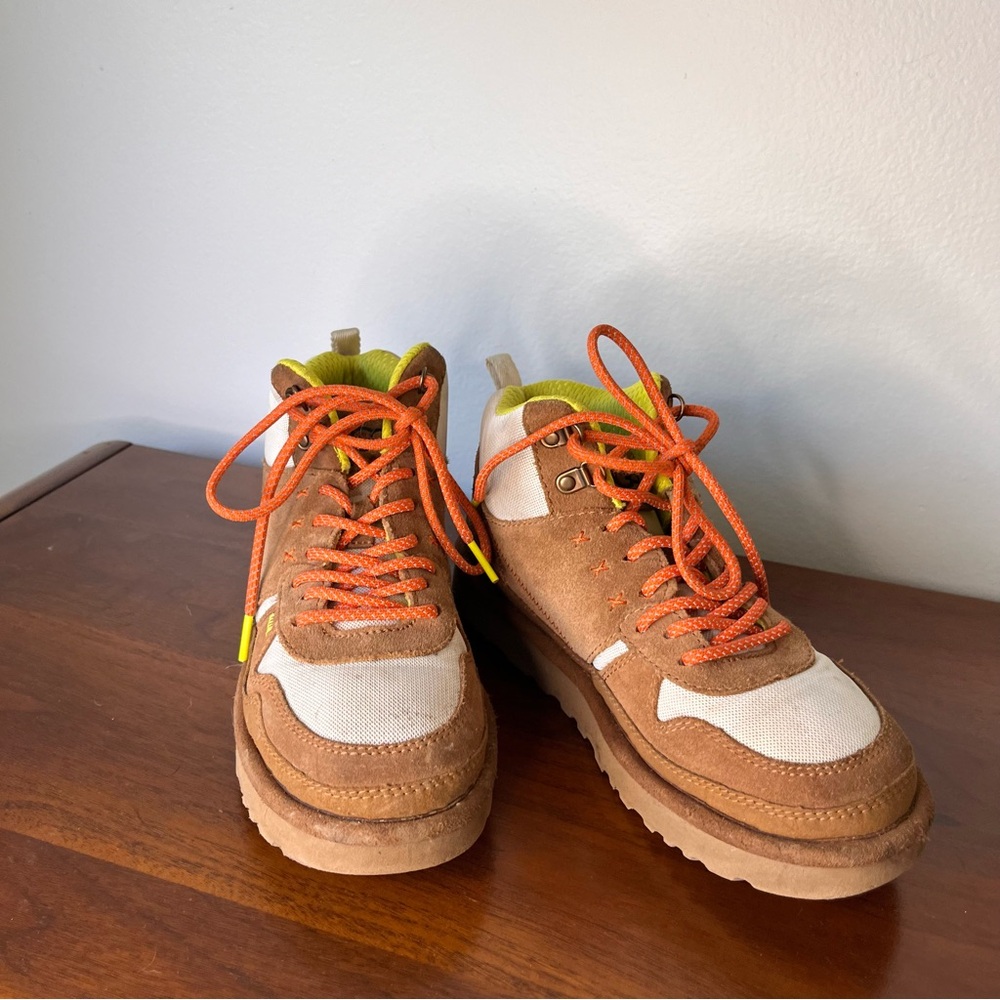 UGG Women  HIGHLAND HI HERITAGE BOOTS Sz7 winter reflective excellent condition